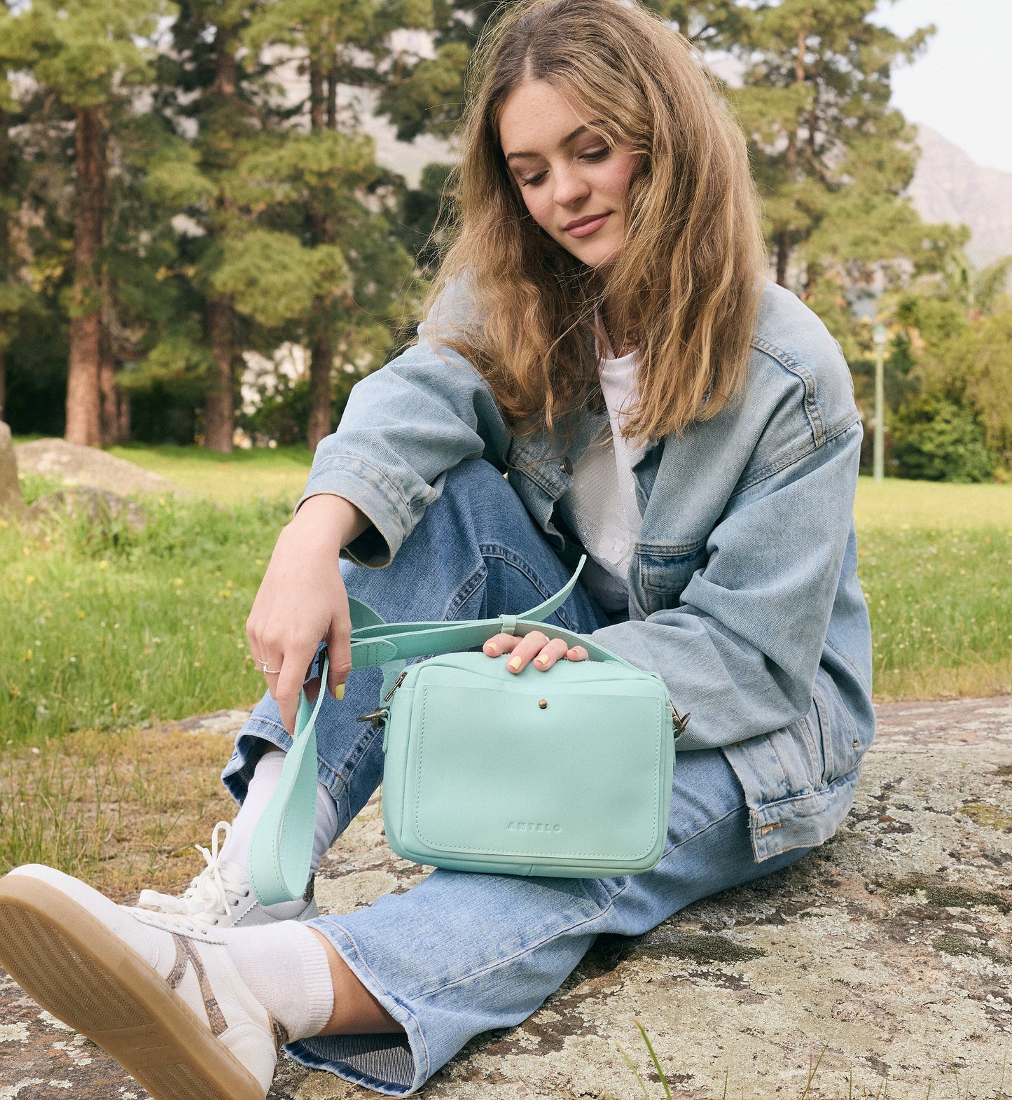 Antelo Nixie Camera Crossbody